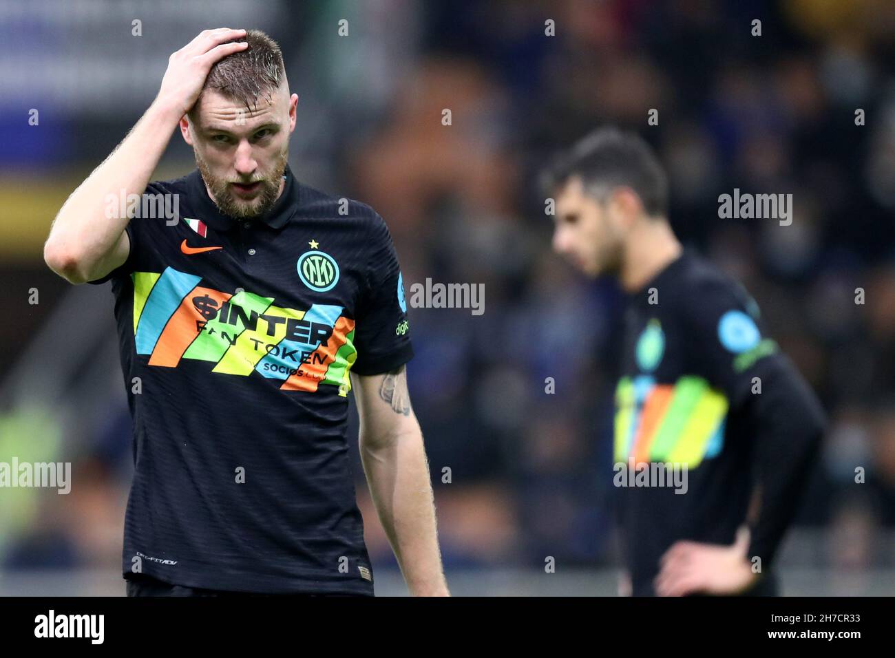 Milan Skriniar du FC Internazionale regarde pendant la série Un match entre le FC Internazionale et la SSC Napoli Banque D'Images