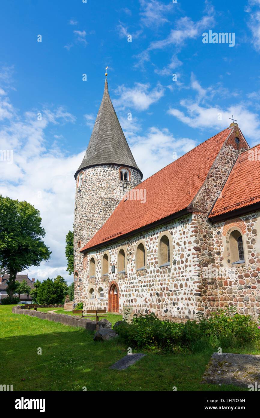 Ratekau : église en pierre de champ de Ratekau à Ostsee (mer Baltique), Schleswig-Holstein, Allemagne Banque D'Images