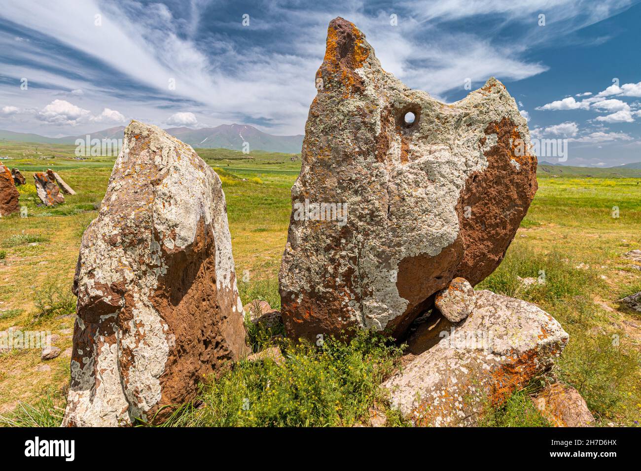 Carahunge ou Stonehenge arménien - un ancien complexe mégalithique qui a servi d'observatoire astronomique et un lieu ésotérique et magique Banque D'Images