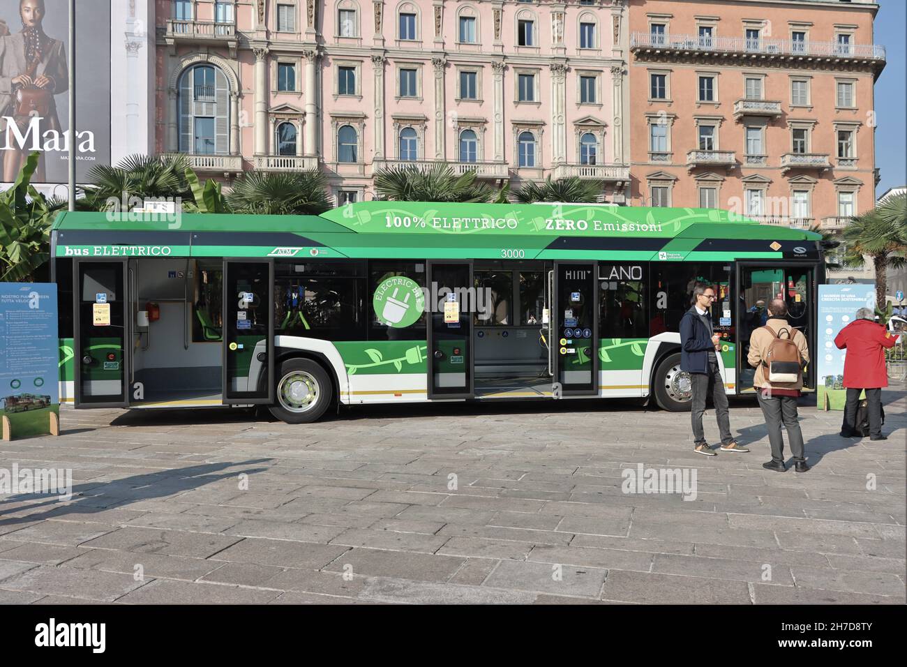 Nouveau bus électrique utilisé par ATM, société de transport public de Milan. Banque D'Images