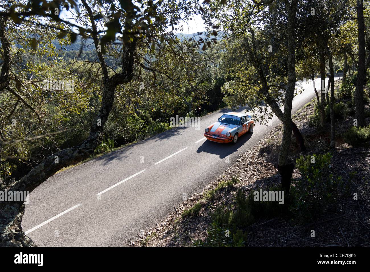 Porsche 911 prenant part à la partie chronométrée du Rallye Costa Brava 2021 à Gérone, Espagne Banque D'Images