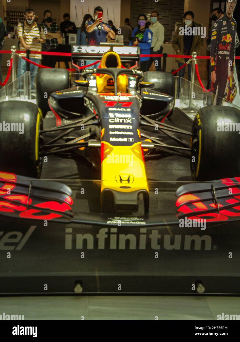 MEXICO, MEXIQUE - 14 septembre 2021 : une voiture de course RedBull F1 présentée à Plaza Carso, Mexique Banque D'Images