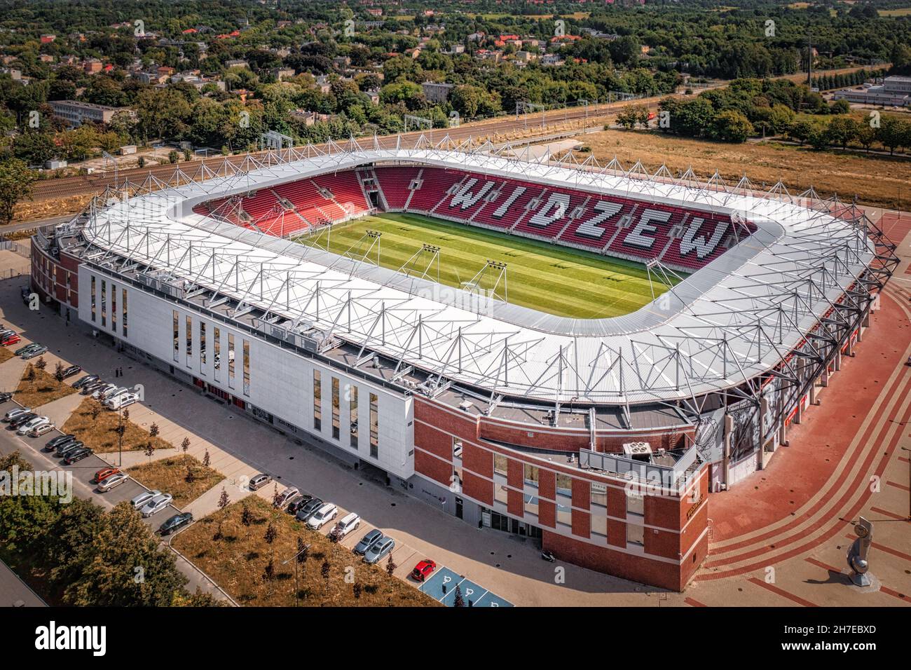 LODZ, POLOGNE - 20 octobre 2021 : une photo aérienne du stade de football du club de sport Widzew en Pologne Banque D'Images