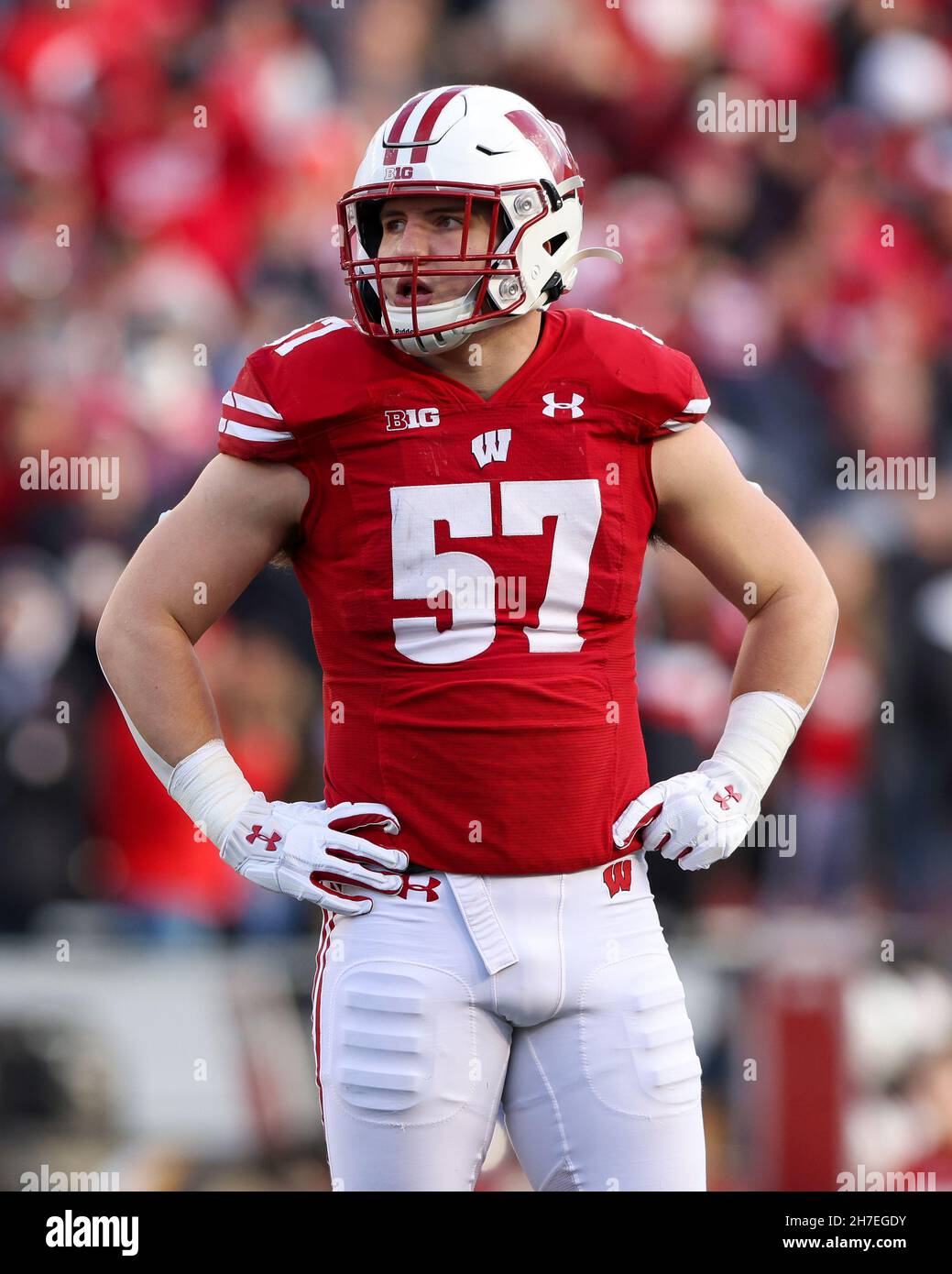 Madison, WI, États-Unis.20 novembre 2021.Wisconsin Badgers linebacker Jack Sanborn (57) pendant le match de football NCAA entre les Cornhuskers du Nebraska et les Badgers du Wisconsin au Camp Randall Stadium de Madison, WISCONSIN.Darren Lee/CSM/Alamy Live News Banque D'Images