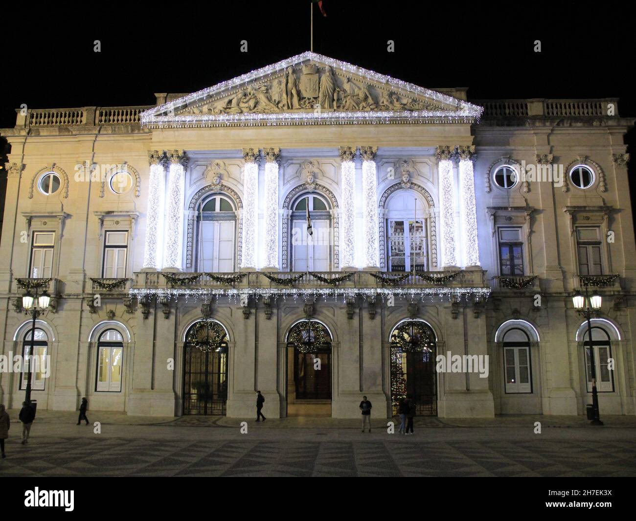 Lisbonne, Portugal.22 novembre 2021.(INT) éclairage de Noël à la place Municipio à Lisbonne.22 novembre 2021, Lisbonne, Portugal: L'éclairage de Noël peut déjà être vu sur la place Municipio, à Lisbonne, Portugal, le lundi (22) (Credit image: © Edson de Souza/TheNEWS2 via ZUMA Press Wire) Banque D'Images