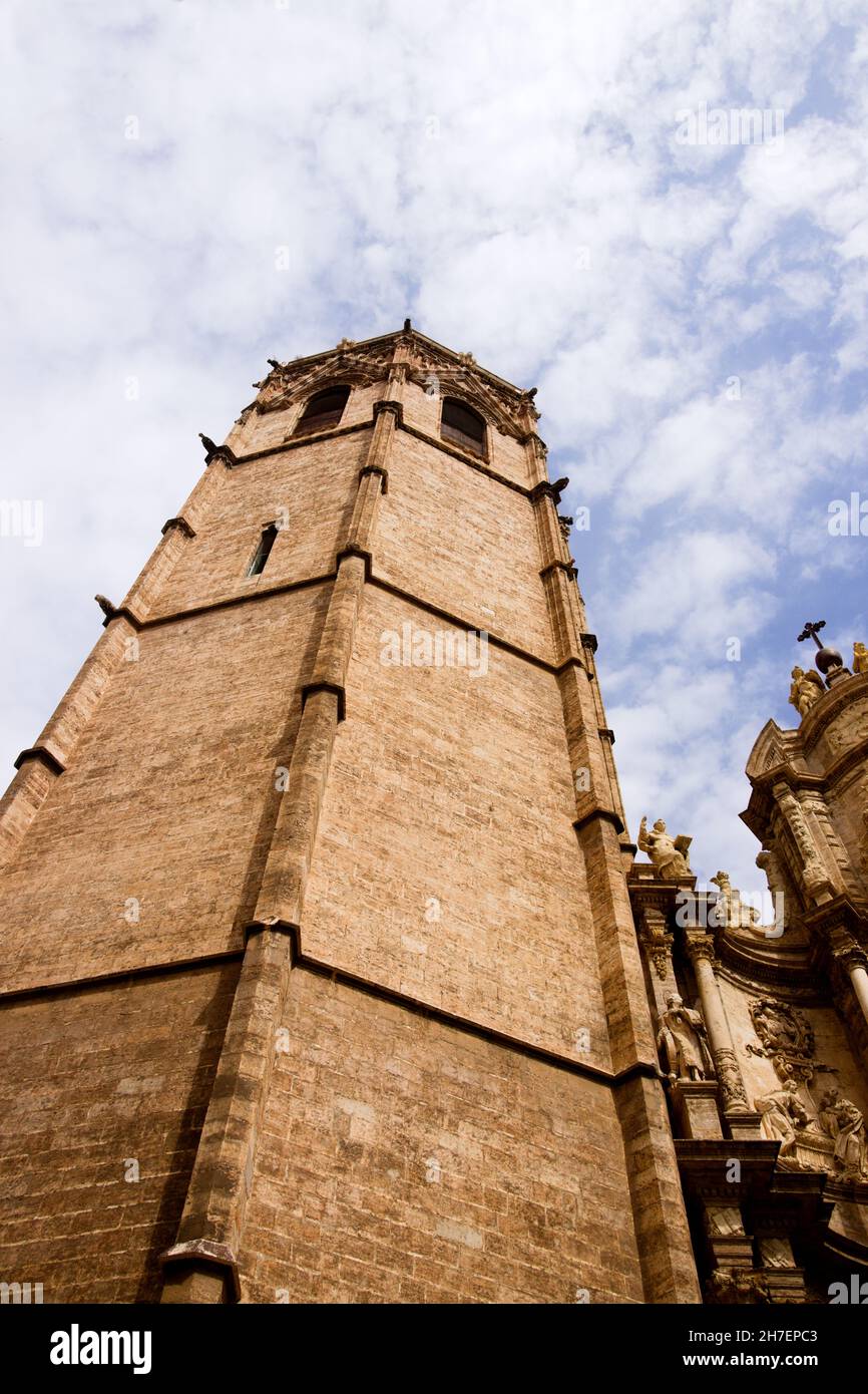 Perspective du sol de la Torre del Micalet ou clocher de la cathédrale de Valence, Spaincharset=Unicode Banque D'Images