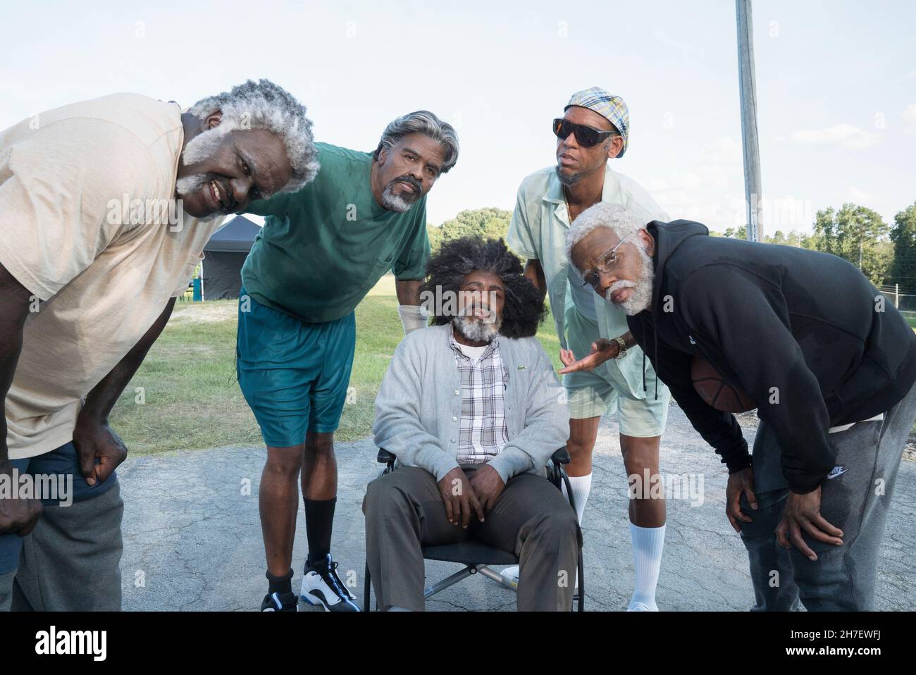 DATE DE SORTIE: 29 juin 2018 TITRE: Uncle Drew STUDIO: Lionsgate RÉALISATEUR: Charles Stone III PLOT: Une comédie anti-agéiste sur le rêve d'un homme de gagner le tournoi de Street ball Rucker Classic à Harlem.AVEC : Kyrie Irving, Lil Rel Howery, Shaquille O'Neal.(Image de crédit : © Lionsgate/Entertainment Pictures) Banque D'Images