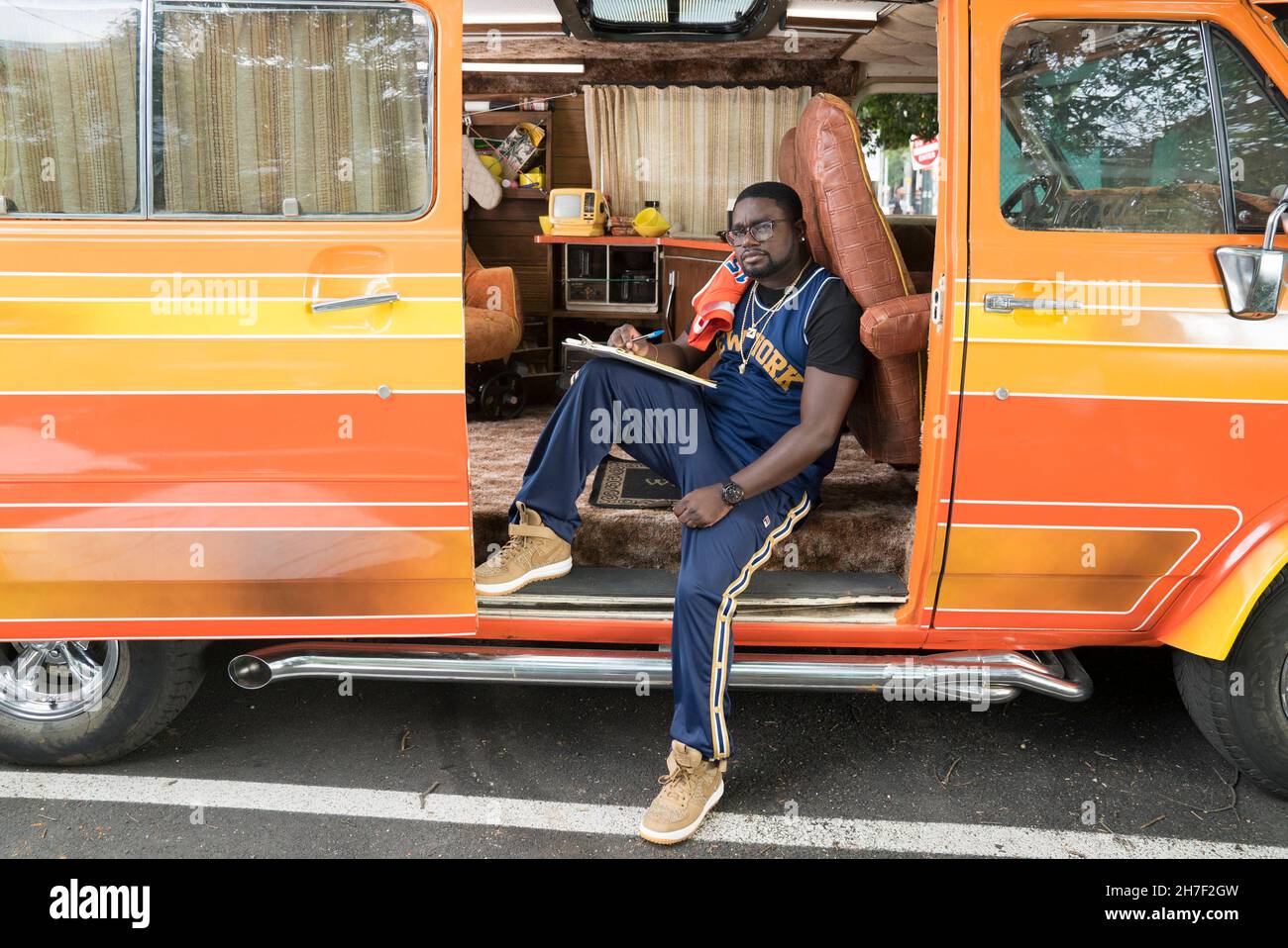 DATE DE SORTIE: 29 juin 2018 TITRE: Uncle Drew STUDIO: Lionsgate RÉALISATEUR: Charles Stone III PLOT: Une comédie anti-agéiste sur le rêve d'un homme de gagner le tournoi de Street ball Rucker Classic à Harlem.AVEC : Kyrie Irving, Lil Rel Howery, Shaquille O'Neal.(Image de crédit : © Lionsgate/Entertainment Pictures) Banque D'Images