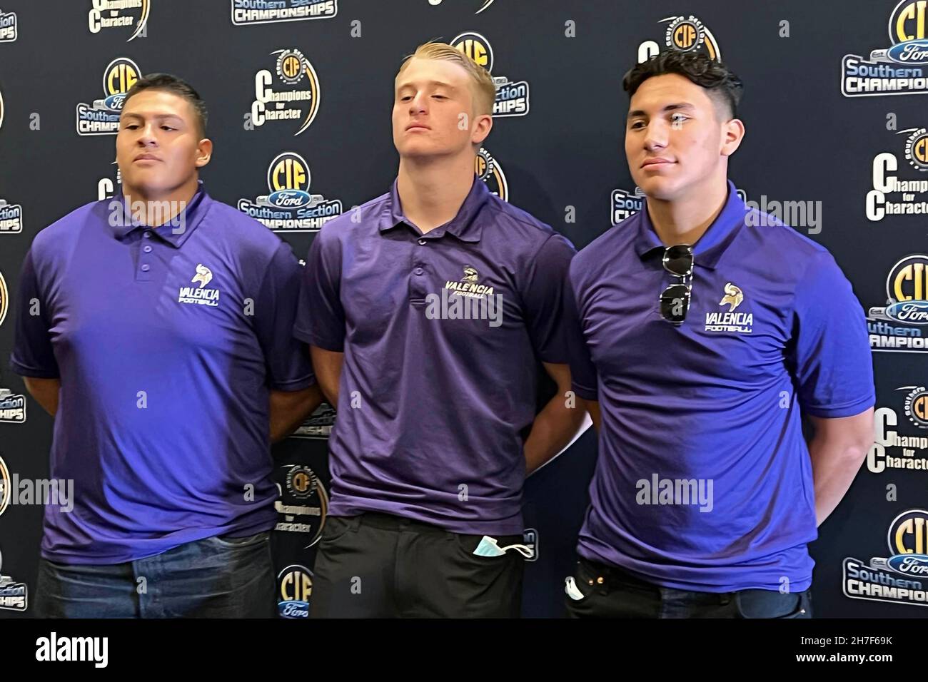 Valencia Haut garde-nez/centre Juan Narciso (gauche), en arrière Giorgio Spiropoulos (centre) et défensive fin/offensive attach Victor Sainz pose a Banque D'Images