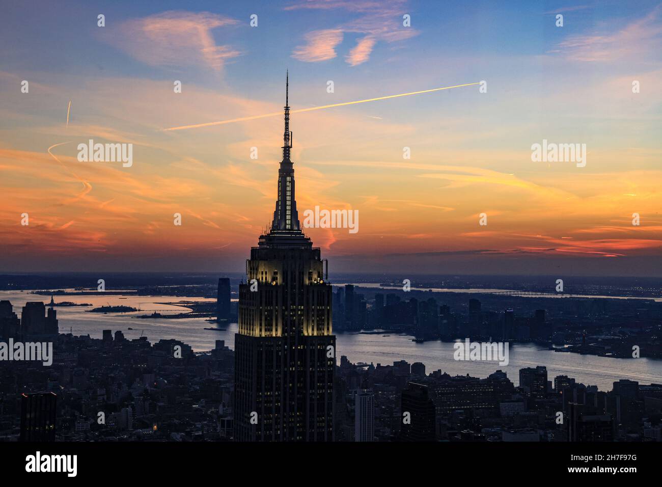 New York, N.Y/USA – 18 novembre 2021 : vue sur l'Empire State Building depuis le 91e étage du Sommet de New York.Crédit : Gordon Donovan/Alay Live News Banque D'Images New York, N.Y/USA – 18 novembre 2021 : vue sur l'Empire State Building depuis le 91e étage du Sommet de New York.Crédit : Gordon Donovan/Alay Live News Banque D'Images