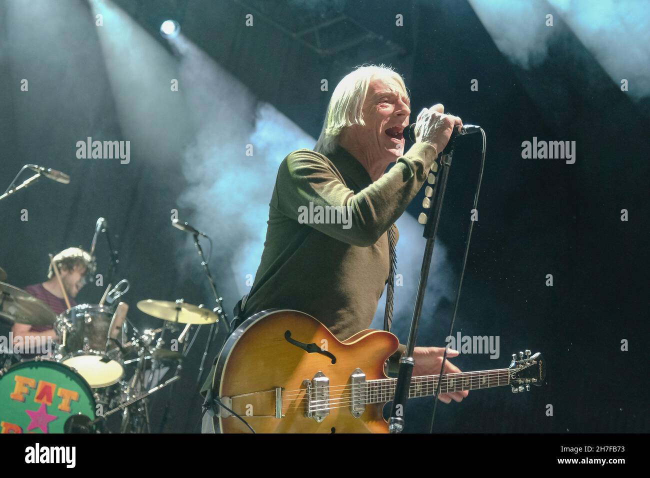 Southampton, Royaume-Uni.22 novembre 2021.Paul Weller, né John William Weller, chanteur-compositeur anglais et musicien, ancien membre du nouveau groupe de reconstitution de vague mod The Jam, se produit en direct sur scène à l'O2 Guildhall Southampton.Crédit : SOPA Images Limited/Alamy Live News Banque D'Images