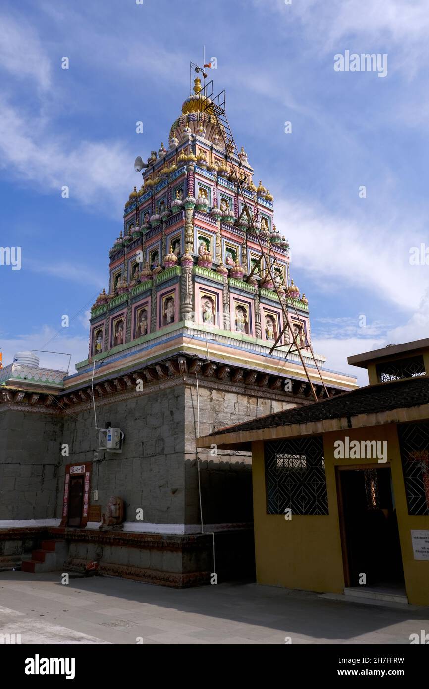 Pune, Inde - novembre 19 2021, Temple coloré à Wadebolai, Temple traditionnel hindou religieux. Banque D'Images