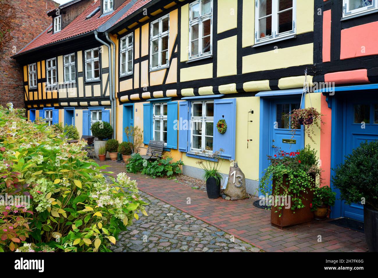 ALLEMAGNE.MECKLEMBOURG-POMÉRANIE-OCCIDENTALE.STRALSUND.VIEILLES MAISONS DU BÉGUINAGE DU XVÈME SIÈCLE. Banque D'Images