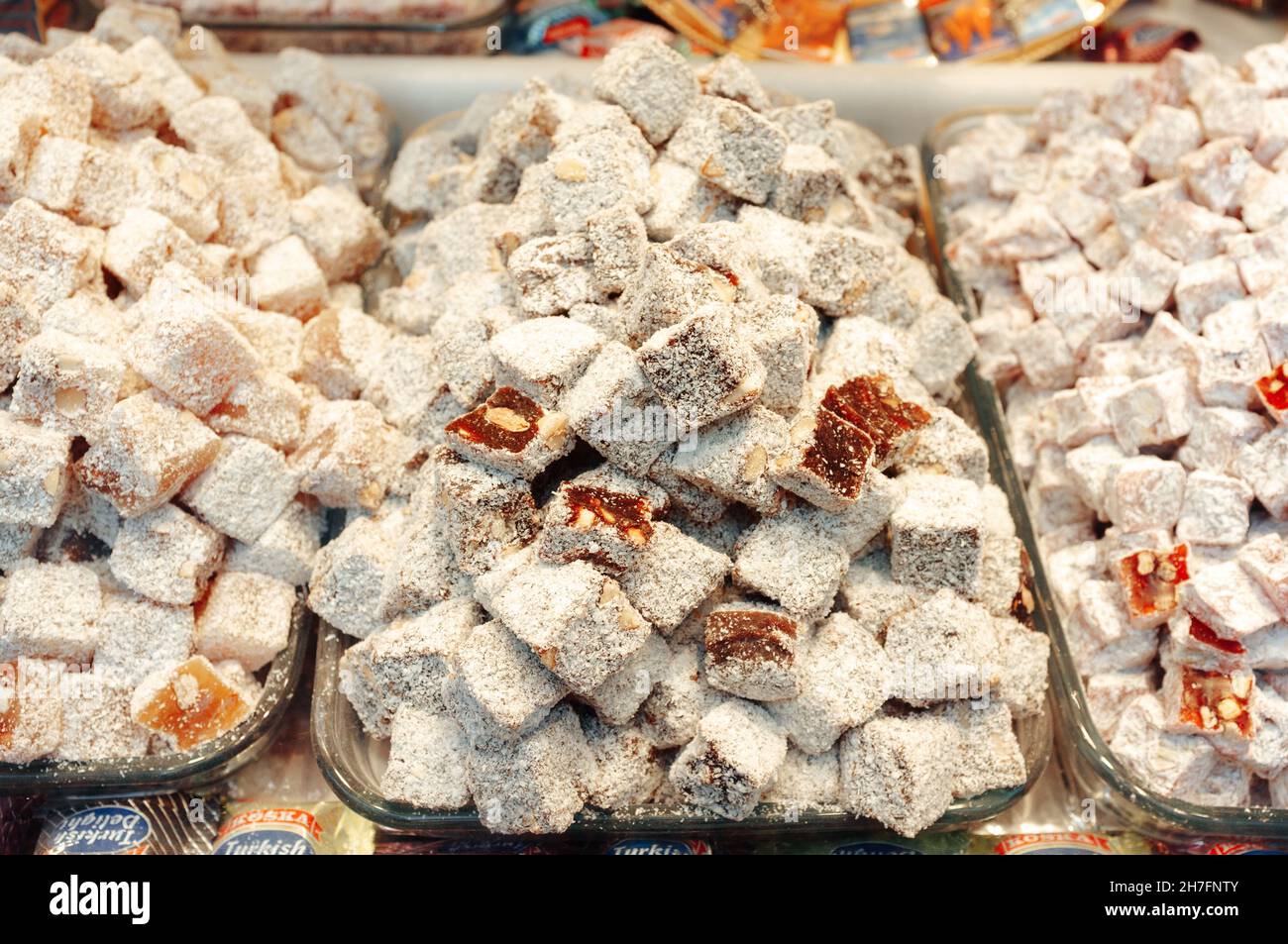 Gros plan sur les bonbons traditionnels turcs rahat lokum en magasin Banque D'Images