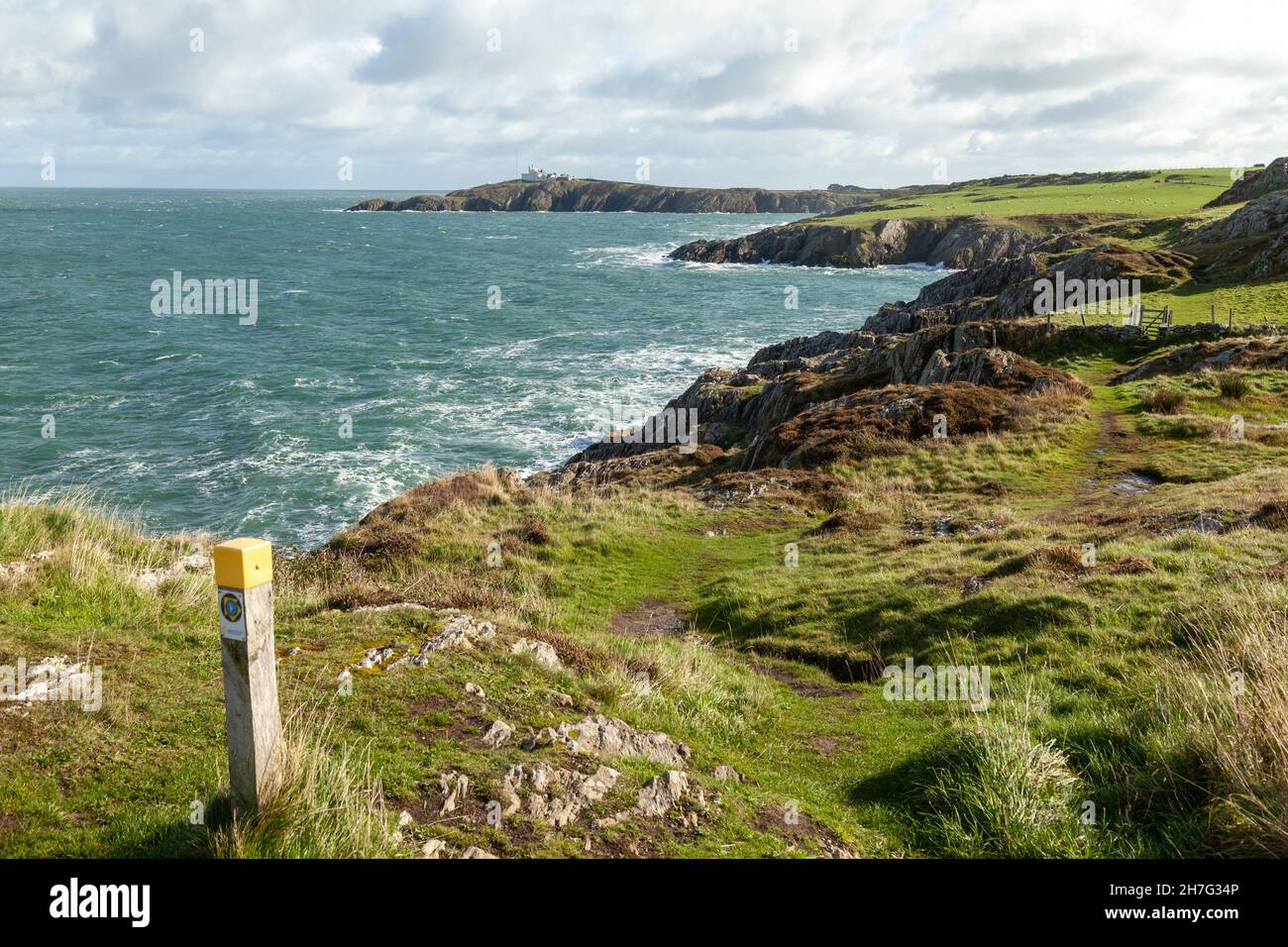 Point Lynas depuis le chemin côtier d'Anglesey, pays de Galles Banque D'Images