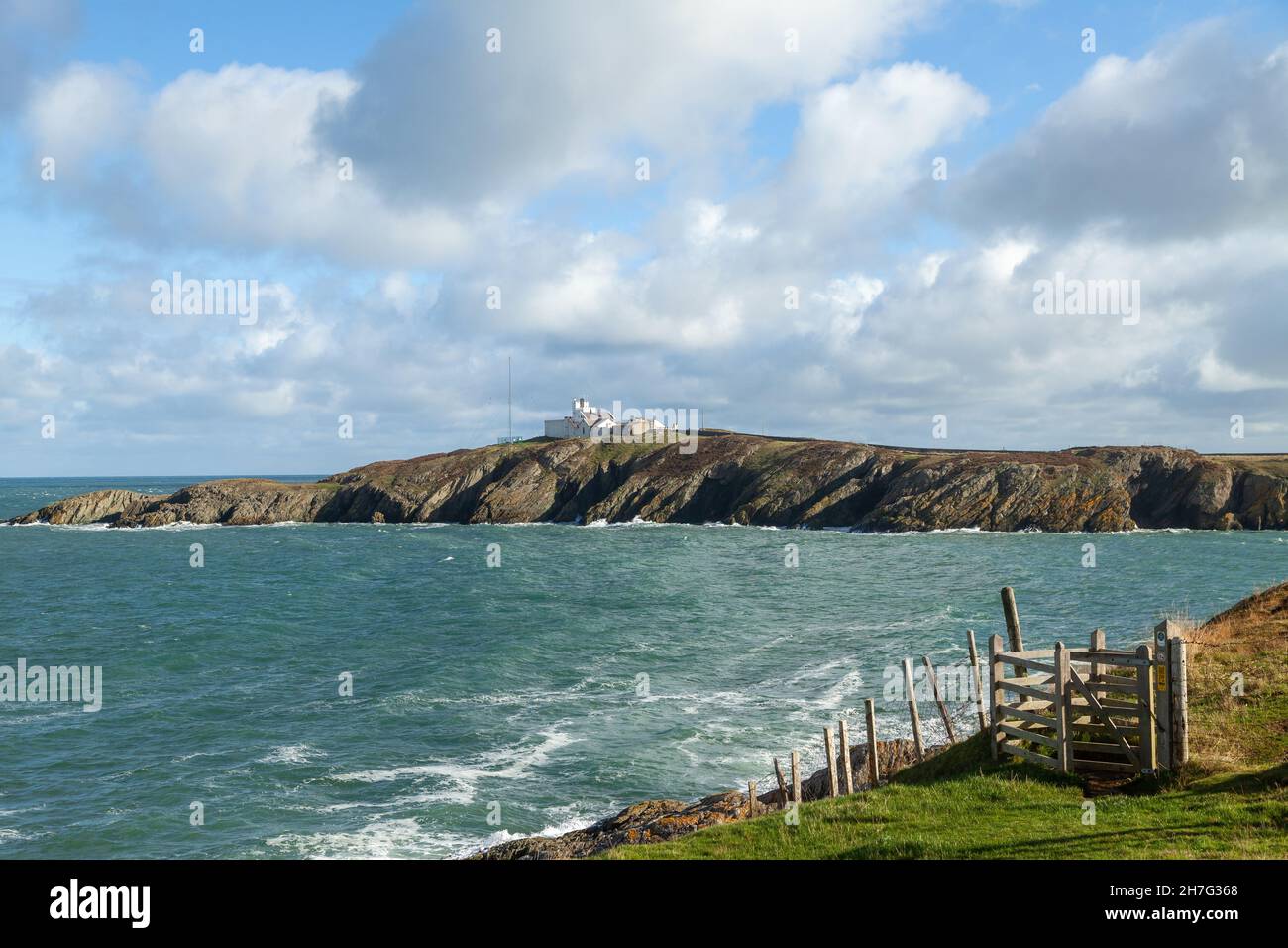 Point Lynas depuis le chemin côtier d'Anglesey, pays de Galles Banque D'Images