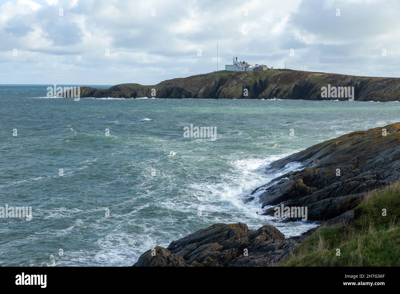 Point Lynas depuis le chemin côtier d'Anglesey, pays de Galles Banque D'Images