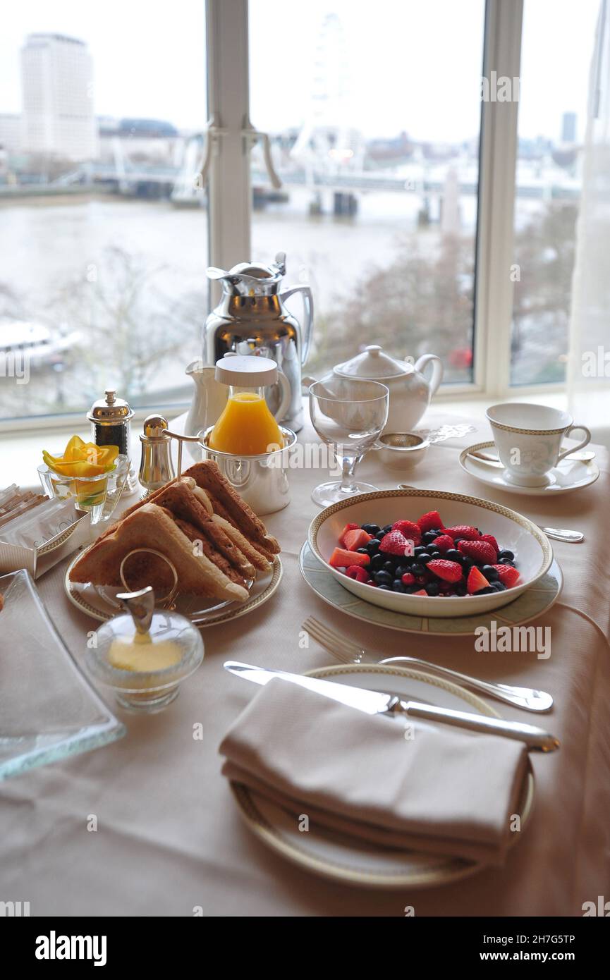 ROYAUME-UNI, LONDRES.SUR LE STRAND, LE LÉGENDAIRE SAVOY A ROUVERT EN DÉCEMBRE DERNIER APRÈS TROIS ANS ET 225 MILLIONS DE LIVRES DE RÉNOVATION.L'ARCHITECTURE FRANÇAISE Banque D'Images
