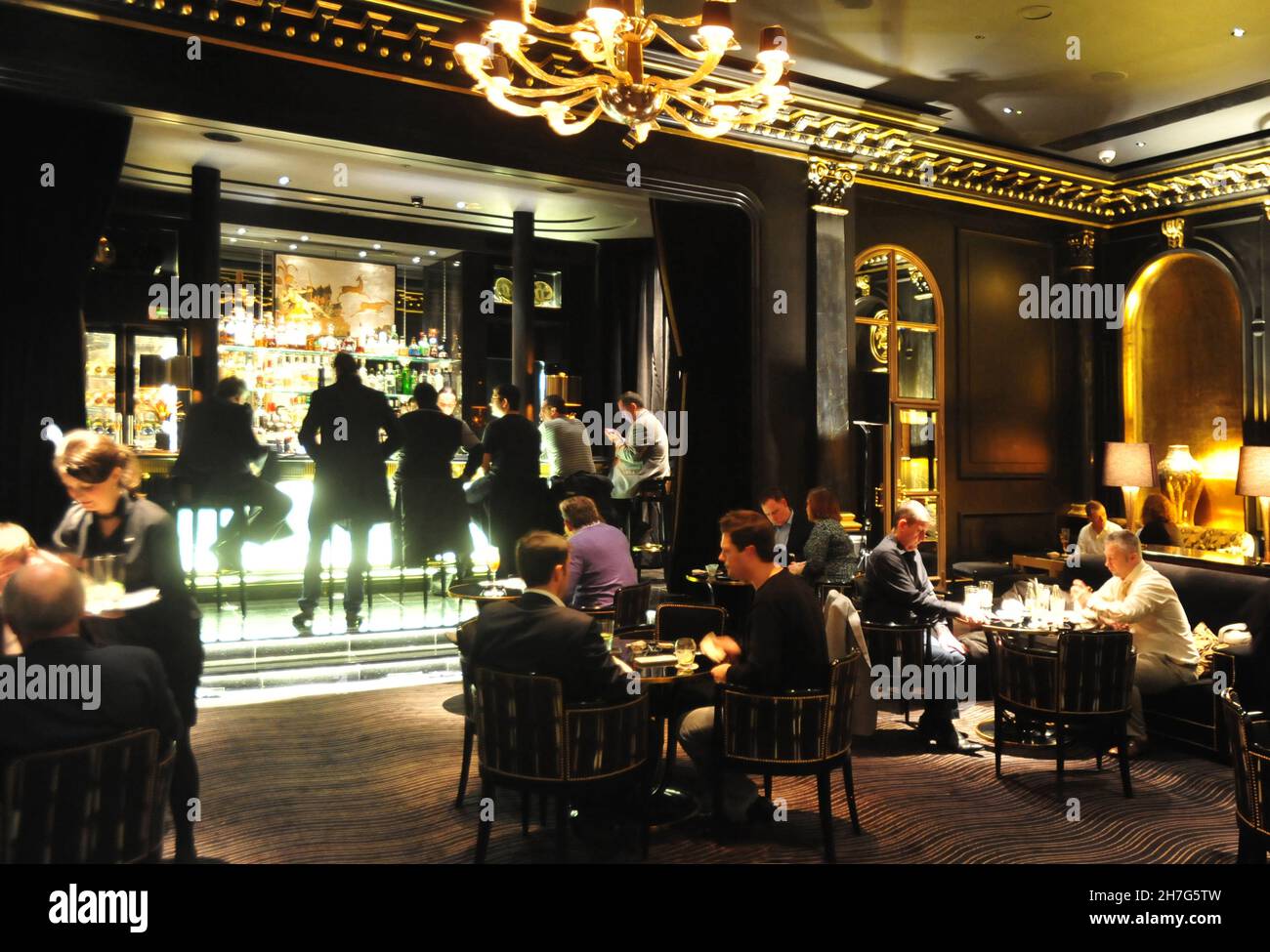 ROYAUME-UNI, LONDRES.SUR LE STRAND, LE LÉGENDAIRE SAVOY A ROUVERT EN DÉCEMBRE DERNIER APRÈS TROIS ANS ET 225 MILLIONS DE LIVRES DE RÉNOVATION.LE BEAUFORT, LE N Banque D'Images