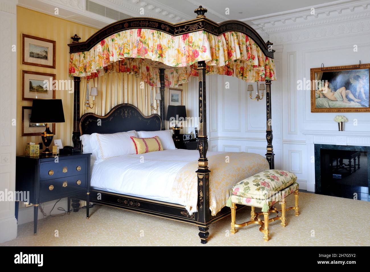 ROYAUME-UNI, LONDRES.SUR LE STRAND, LE LÉGENDAIRE SAVOY A ROUVERT EN DÉCEMBRE DERNIER APRÈS TROIS ANS ET 225 MILLIONS DE LIVRES DE RÉNOVATION.L'ARCHITECTURE FRANÇAISE Banque D'Images