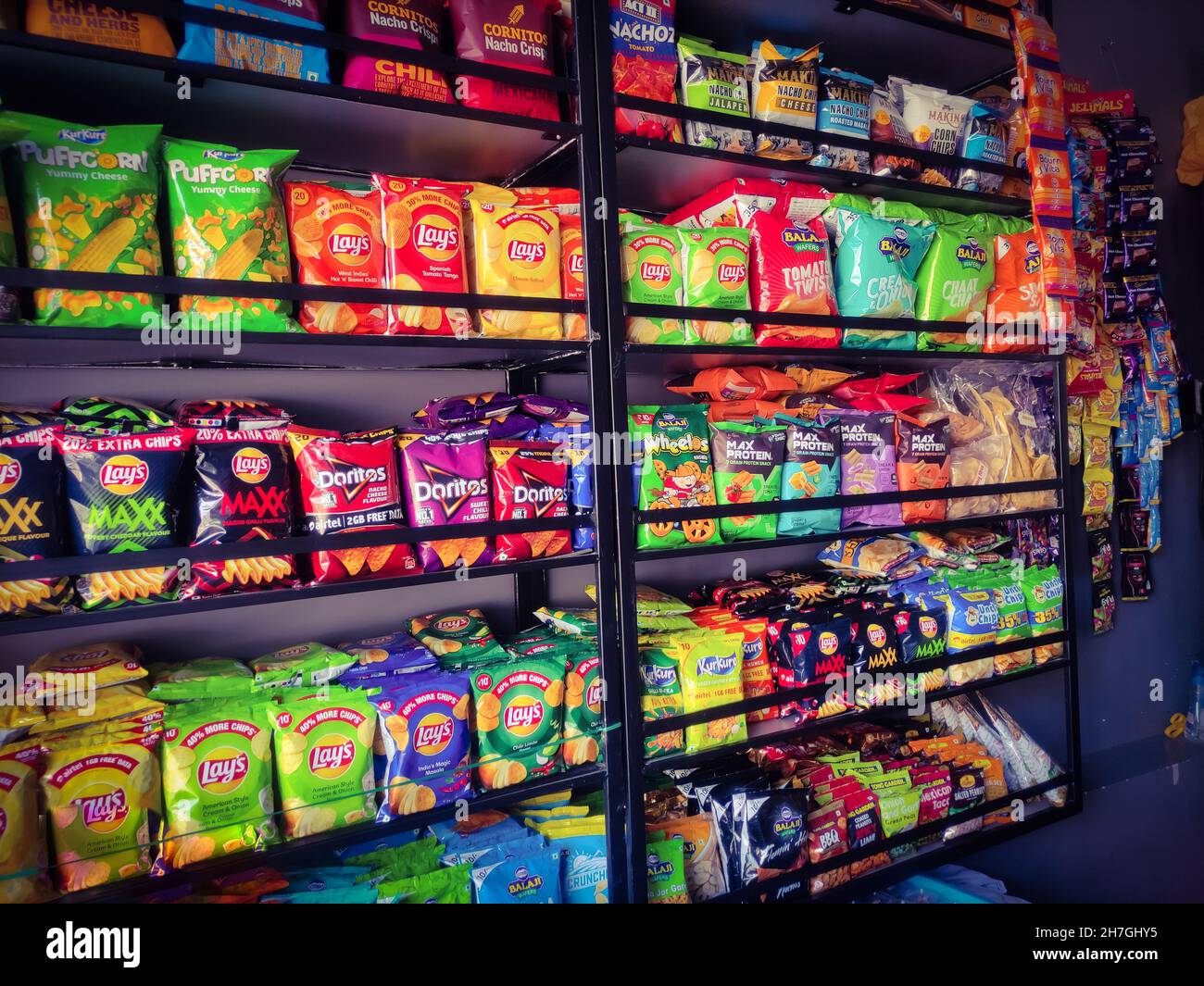 BILASPUR CHHATTISGARH, INDE - 26 octobre 2021 : image d'un magasin de serpents salés sur le marché de Bilaspur Chhattisgarh, Inde Banque D'Images