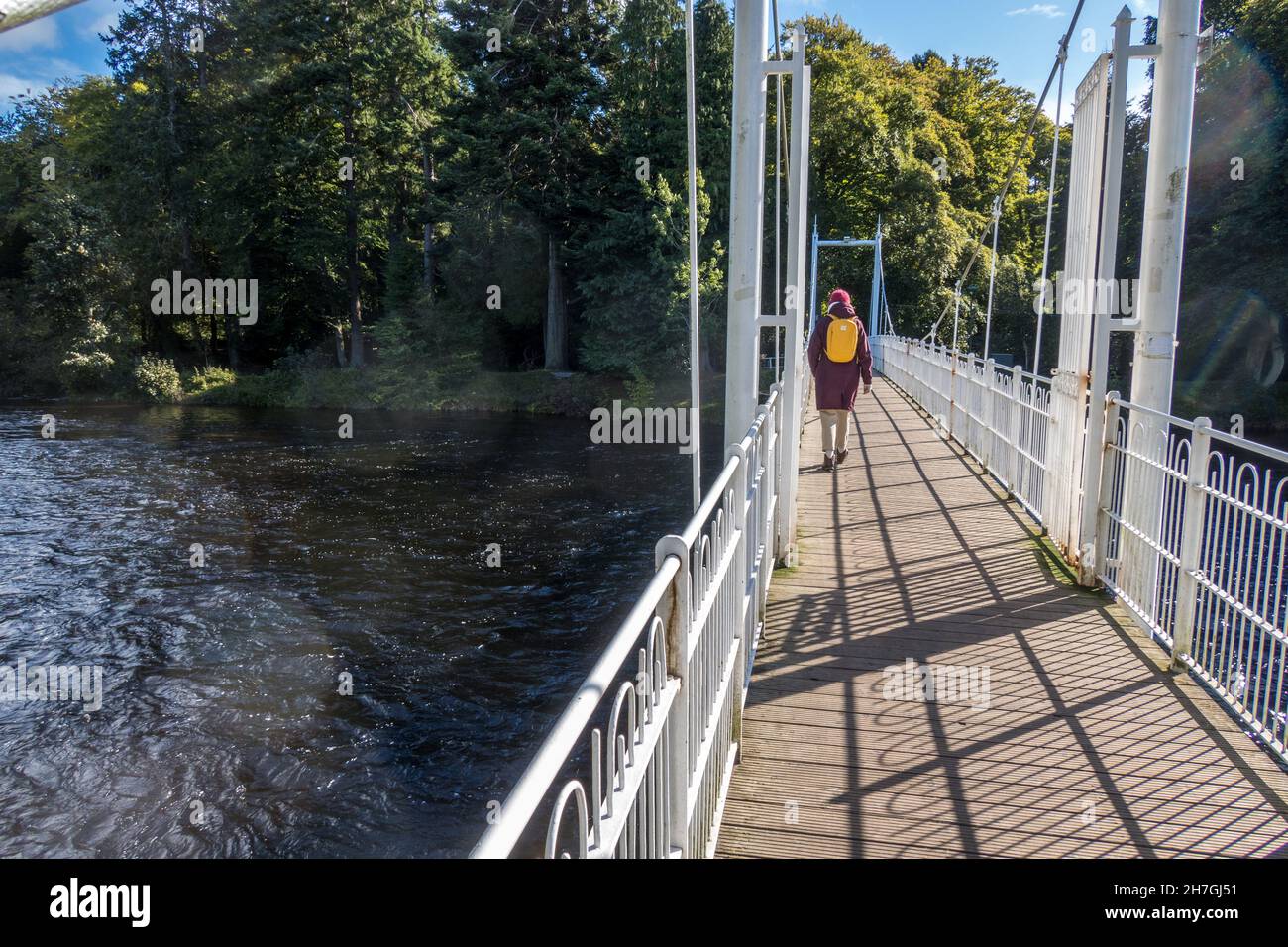 Royaume-Uni, Écosse, Highlands, Inverness.La rivière Ness traverse la ville.L'un des ponts menant aux îles Ness, Banque D'Images