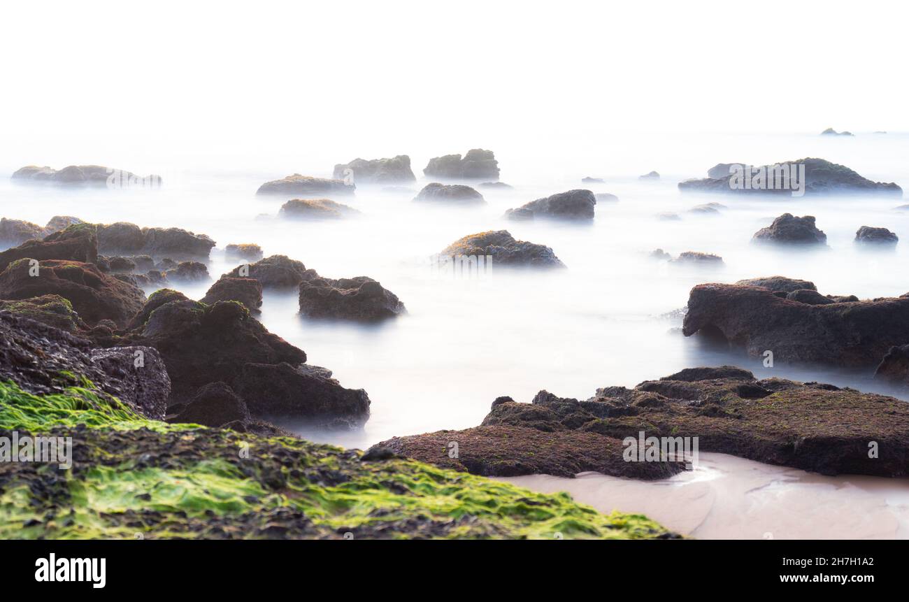 Cola Beach - rochers dans la mer Banque D'Images