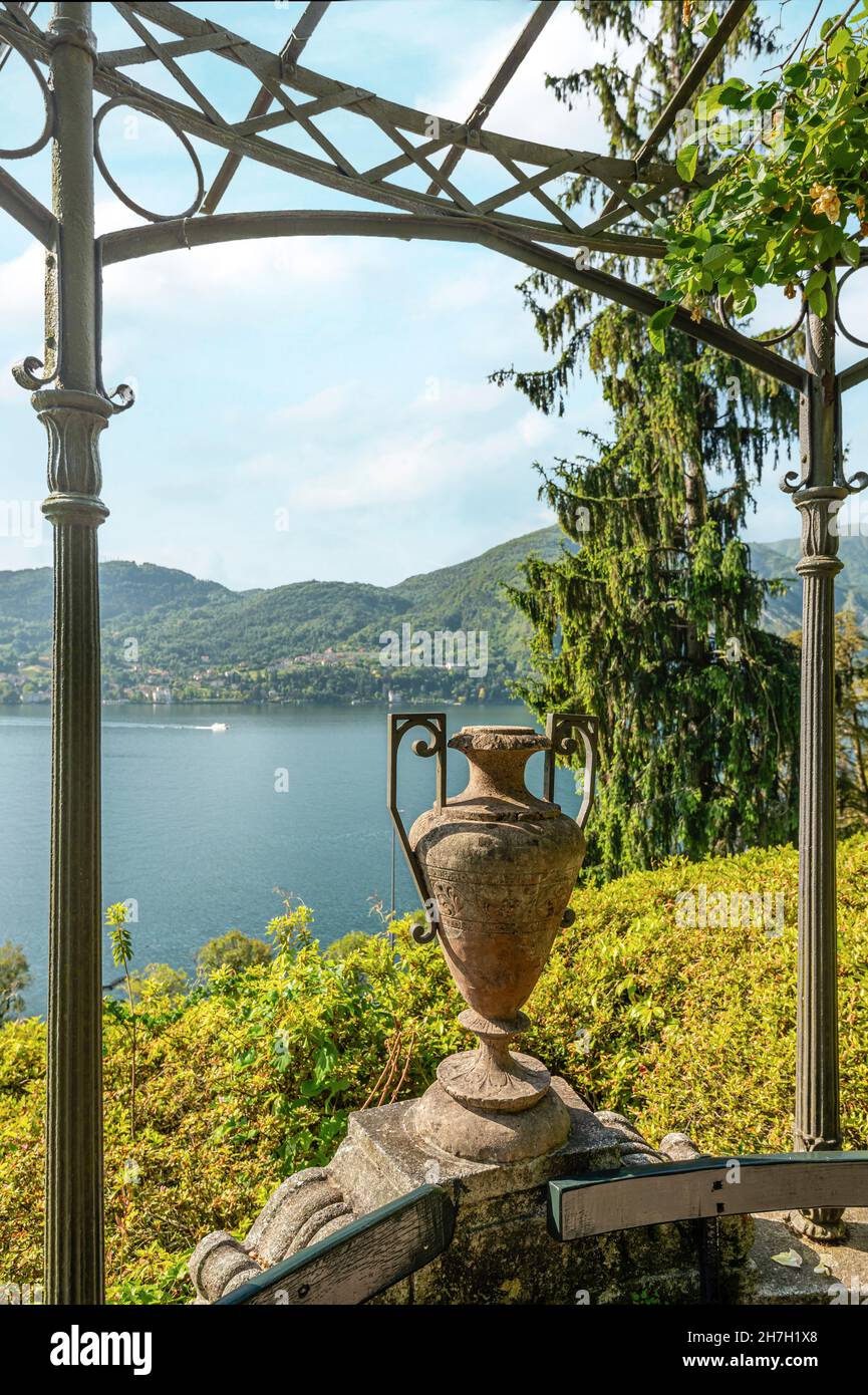 Amphora dans le Giardino Vecchio dans le jardin botanique de la Villa Carlotta, Tremezzo sur le lac de Côme, Lombardie, Italie Banque D'Images