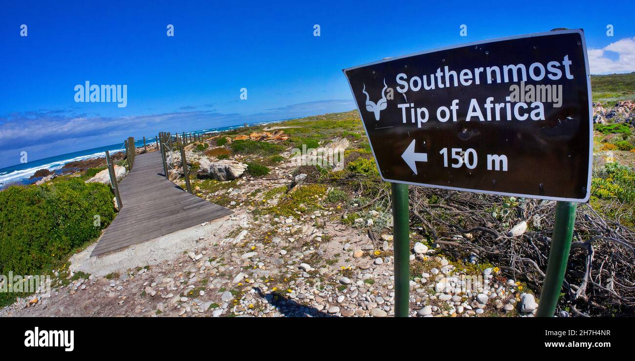 Pointe officielle la plus méridionale de l'Afrique, ligne de division officielle des océans Atlantique et Indien, Cap Agulhas, Parc national d'Agulhas, Western Cape, Afrique du Sud Banque D'Images