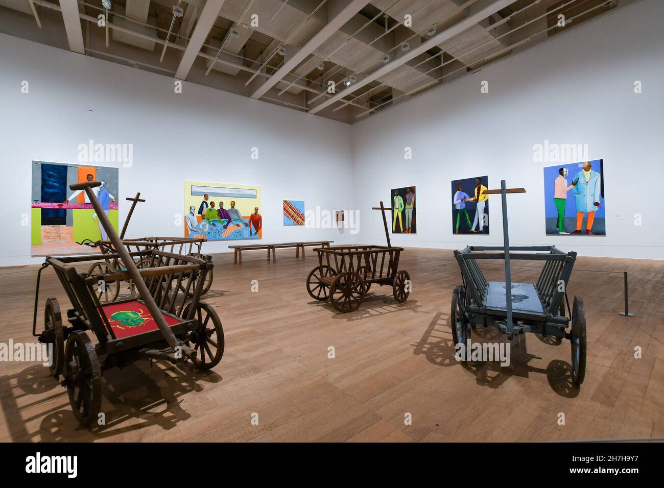 Exposition rétrospective de Lubaina Himid au Tate Modern de Londres.Un aperçu de plus de 40 ans de travail.Des peintures aux textes poétiques en passant par les soundscapes.L'exposition donne une rare chance de découvrir l'étendue de son travail.Himid a remporté le prix Turner en 2017 et est l'un des artistes noirs les plus influents vivant.L'exposition débute le 25 novembre au 3 juillet 2022 à Tate Modern à Londres. Banque D'Images