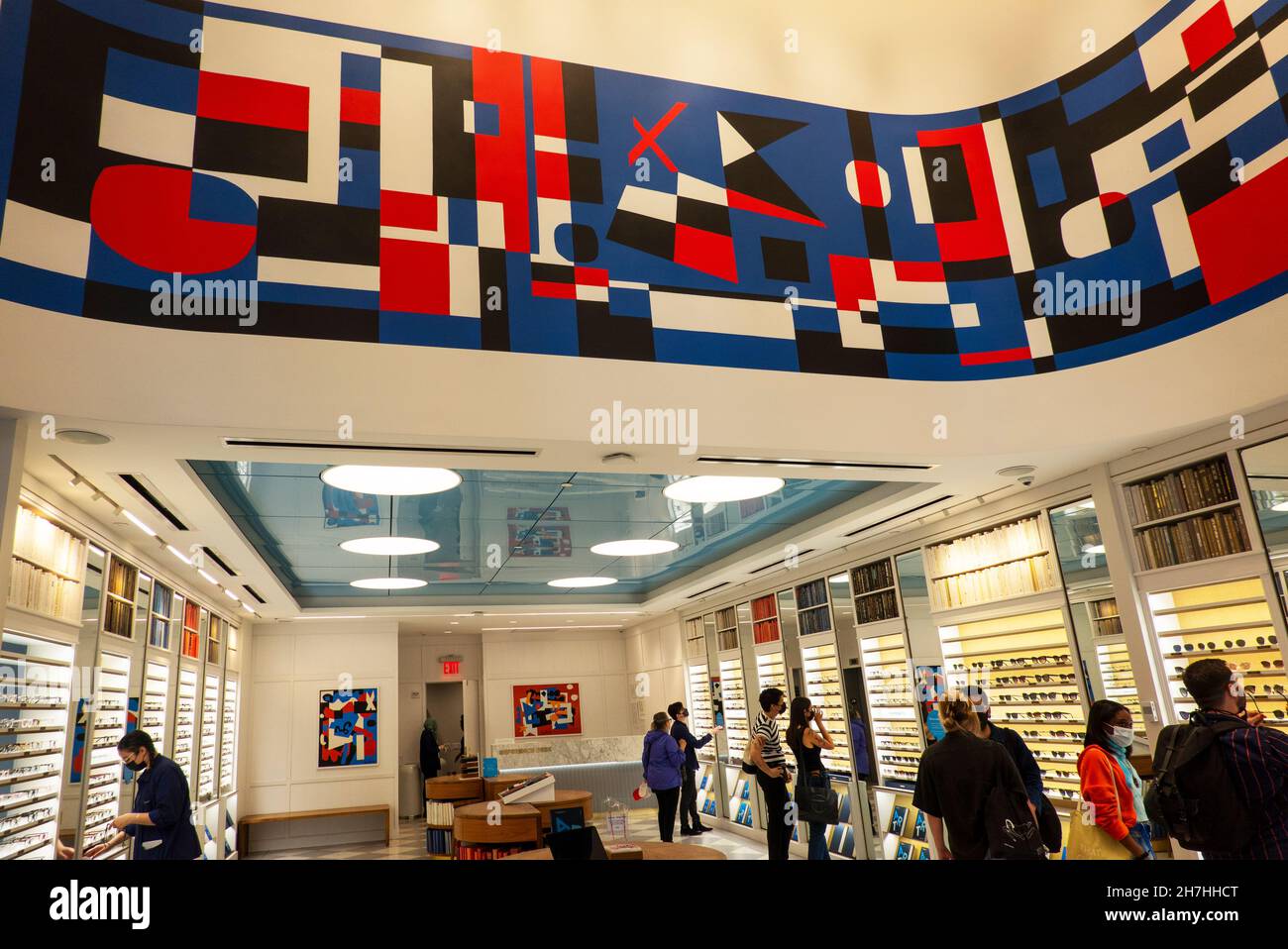 Magasin de lunettes Warby Parker à Rockefeller Center Manhattan, New York Banque D'Images