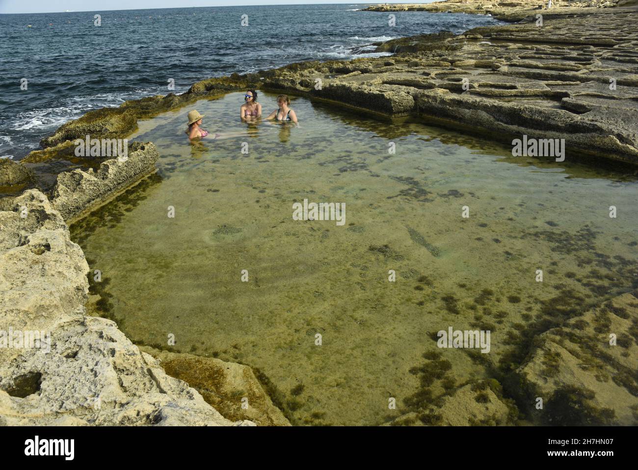 Saltworks sur la côte de Marsaskala, piscines coupées dans le rocher, Malte, Europe Banque D'Images