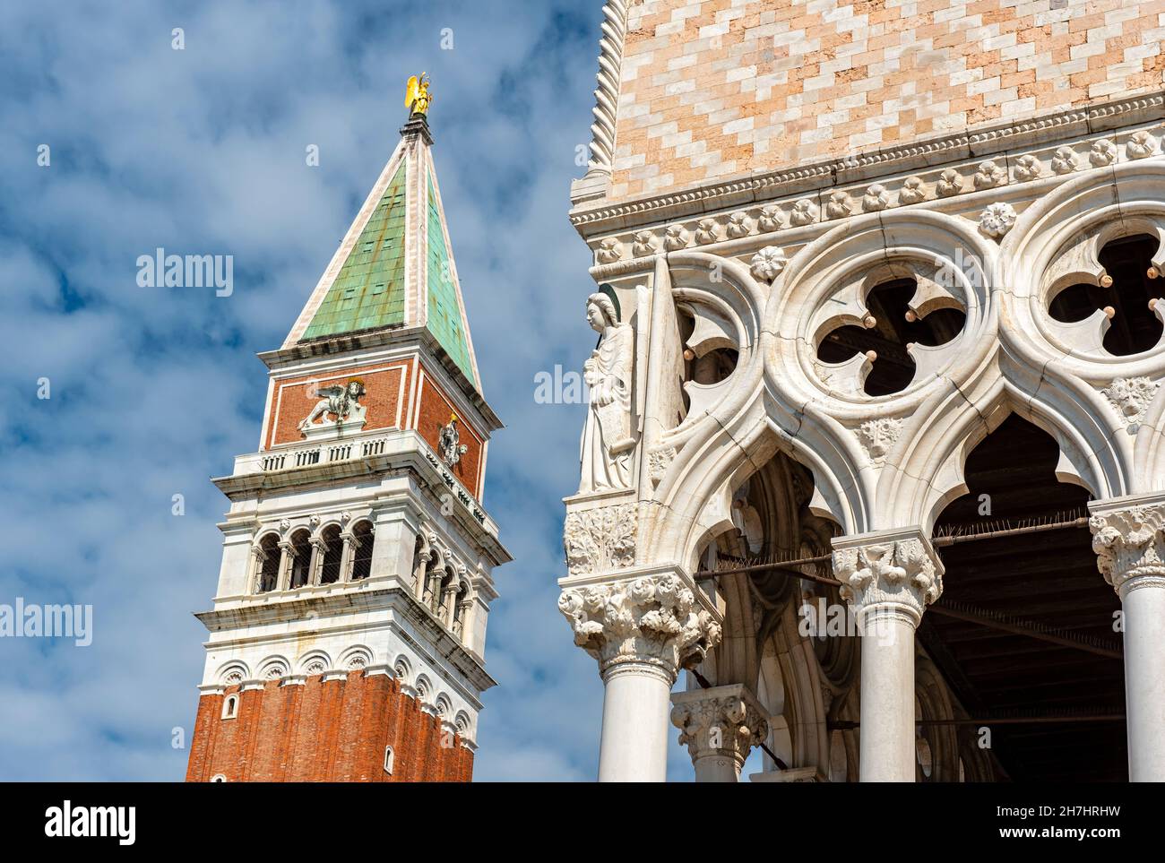 Campanile St Marc et Palais des Doges, Piazza San Marco, Venise, Italie Banque D'Images