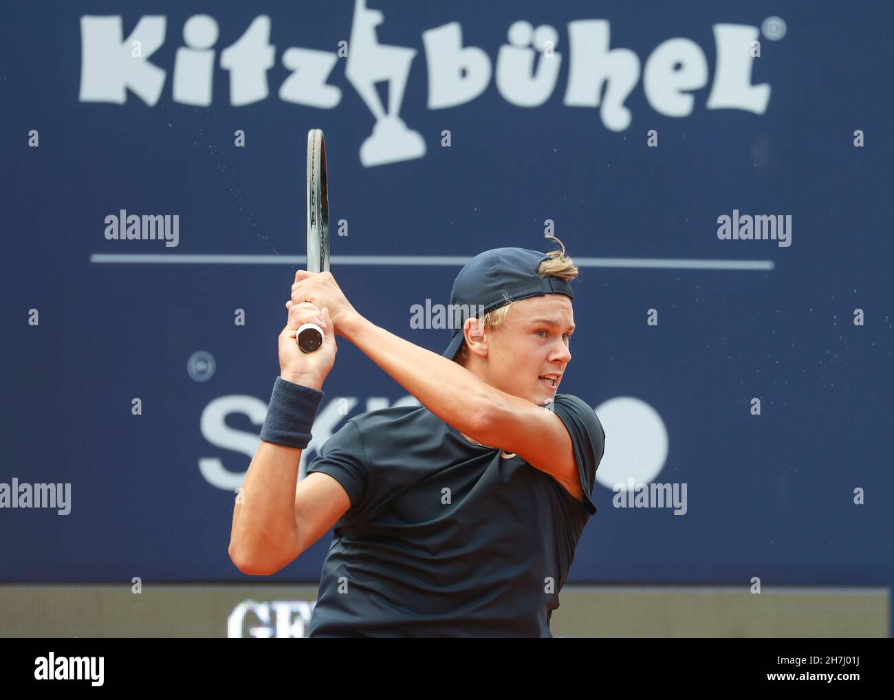 Holger Rune (DEN) en action au Kitzbuehel Open 2021, Kitzbuhel, Tyrol, Autriche. Banque D'Images Holger Rune (DEN) en action au Kitzbuehel Open 2021, Kitzbuhel, Tyrol, Autriche. Banque D'Images