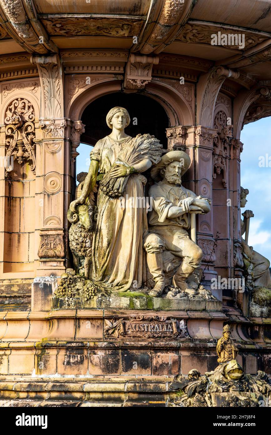 La fontaine Doulton - la plus grande fontaine en terre cuite au monde conçue pour commémorer le Jubilé d'or de la Reine Victoria en 1887, Glasgow, Écosse, Royaume-Uni Banque D'Images