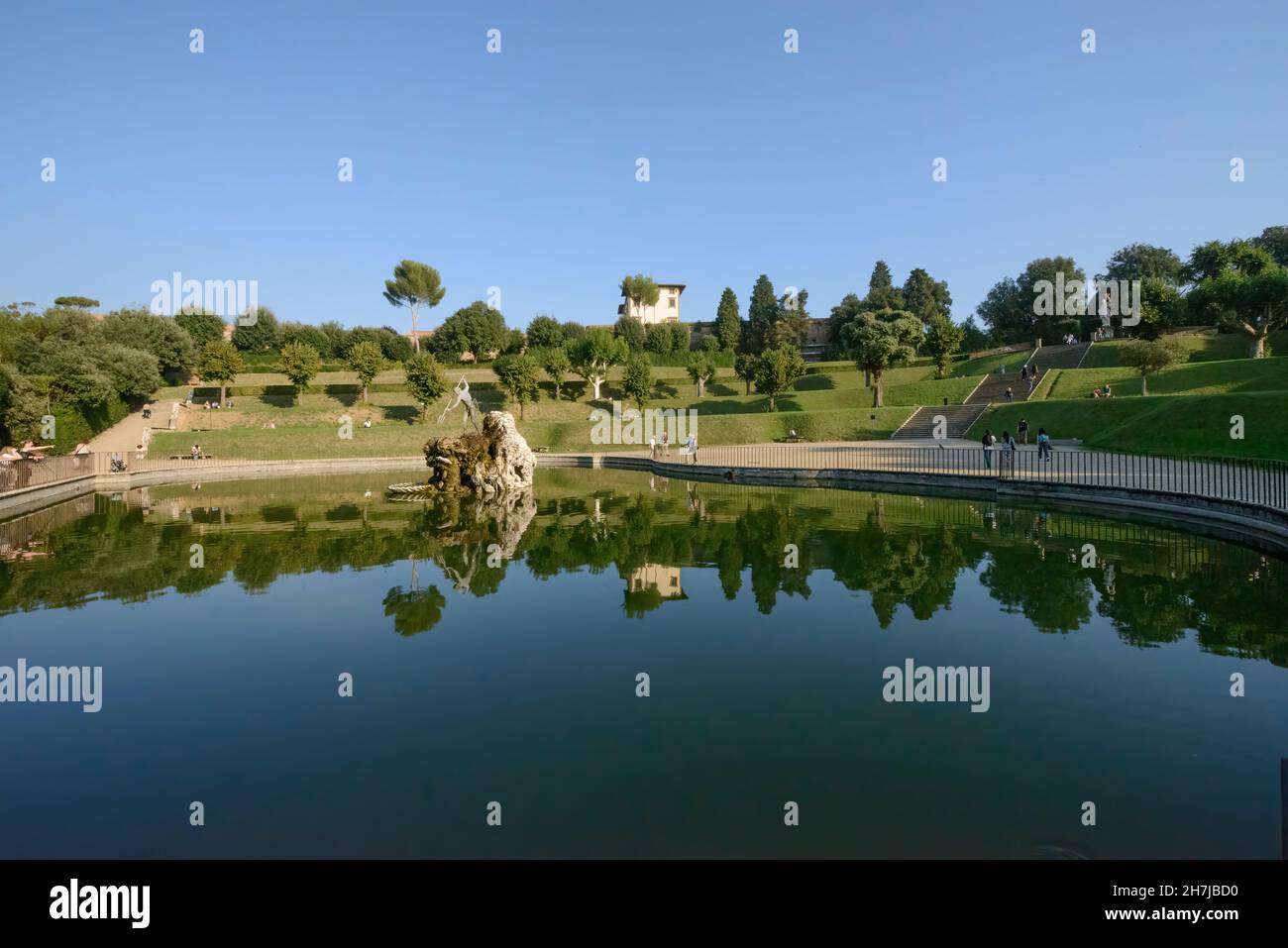 Grand bassin avec fontaine de Neptune dans le jardin de Boboli à Florence, Italie. Banque D'Images