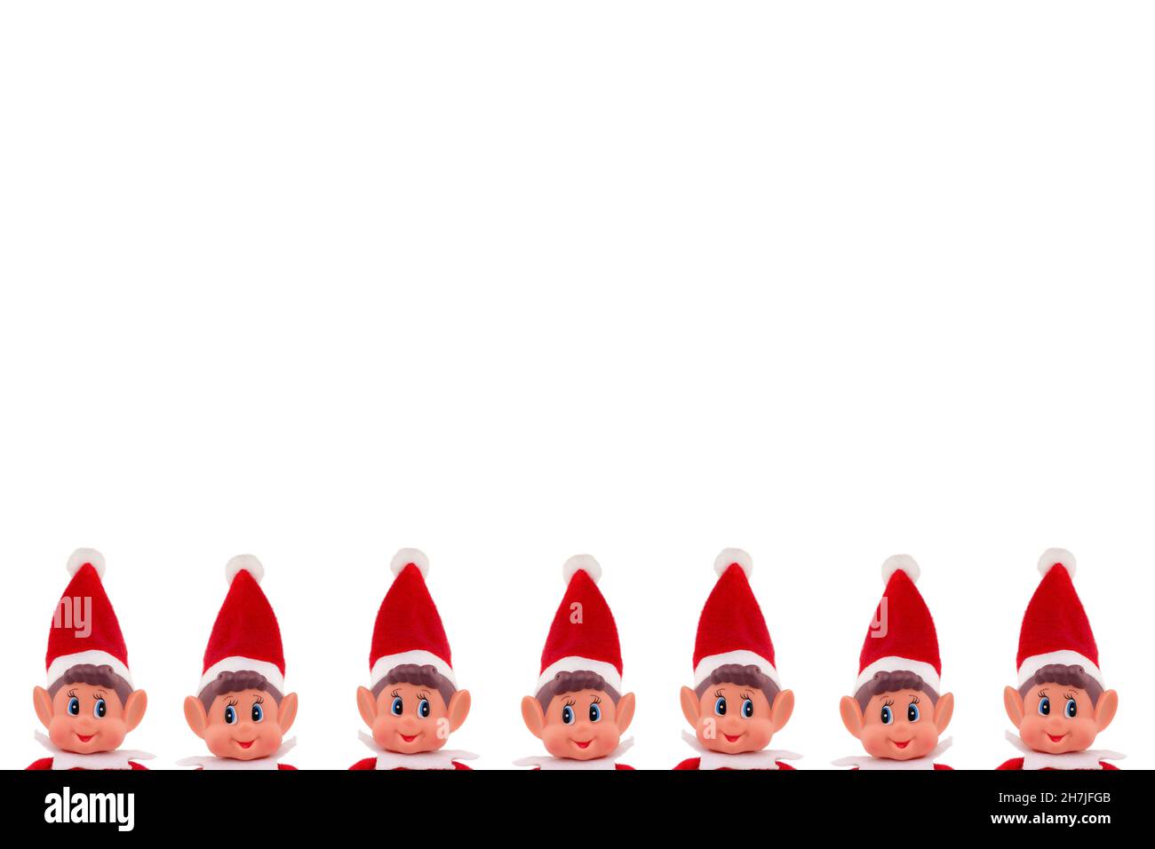 Noël Elf jouet peeking têtes sur un fond blanc isolé avec espace de copie.Esprit de Noël, tradition de Noël. Banque D'Images
