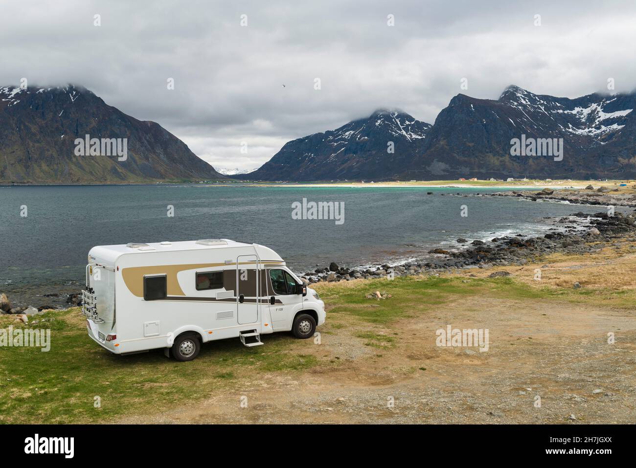 Avec le campeur à Lofoten, Norvège Banque D'Images