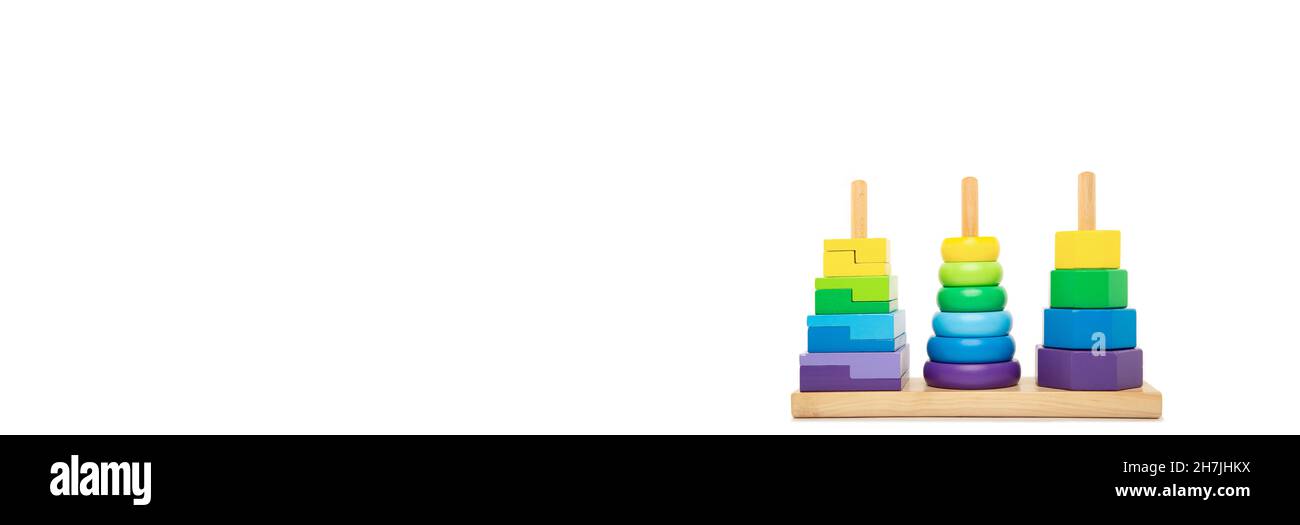 Jouet empilable de couleur vive pour les tout-petits, vue avant.Concept de la maternelle Montessori, Waldorf kindergarted, éducation de la petite enfance, besoin spécial Banque D'Images