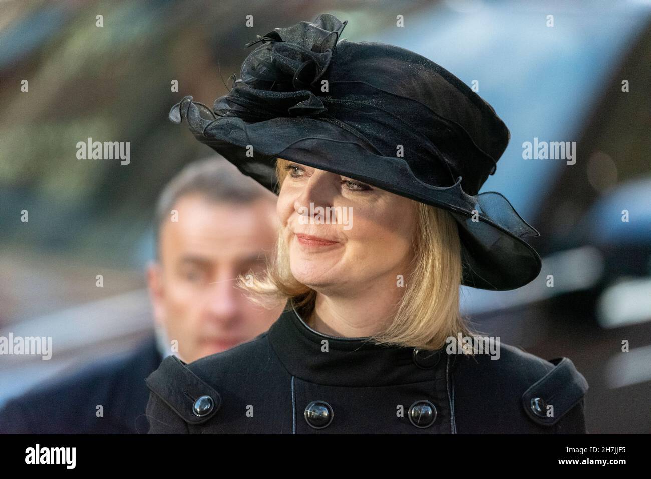 Le député Liz Truss arrivant pour le service funéraire exige une masse pour le député assassiné Sir David Amiss à la cathédrale de Westminster, Londres, Royaume-Uni Banque D'Images