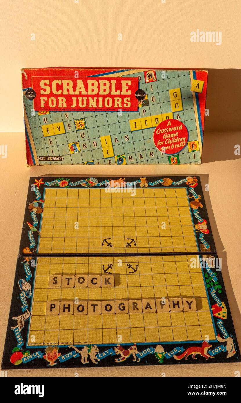 Scrabble pour le jeu de société Juniors Banque D'Images
