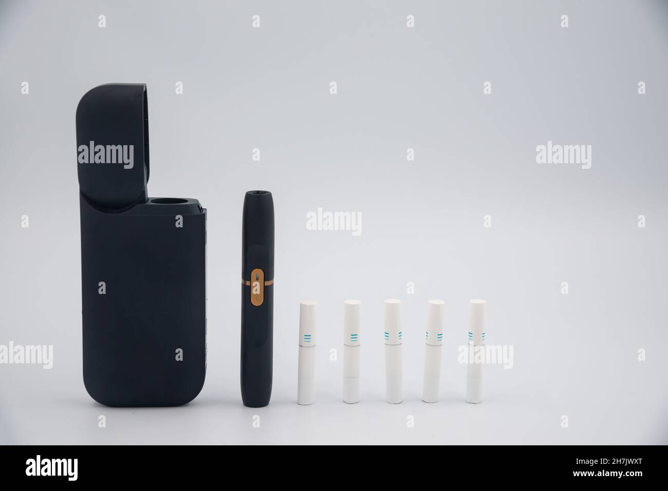 Cigarette lectronique jetable Banque de photographies et d'images  haute  rsolution - Alamy