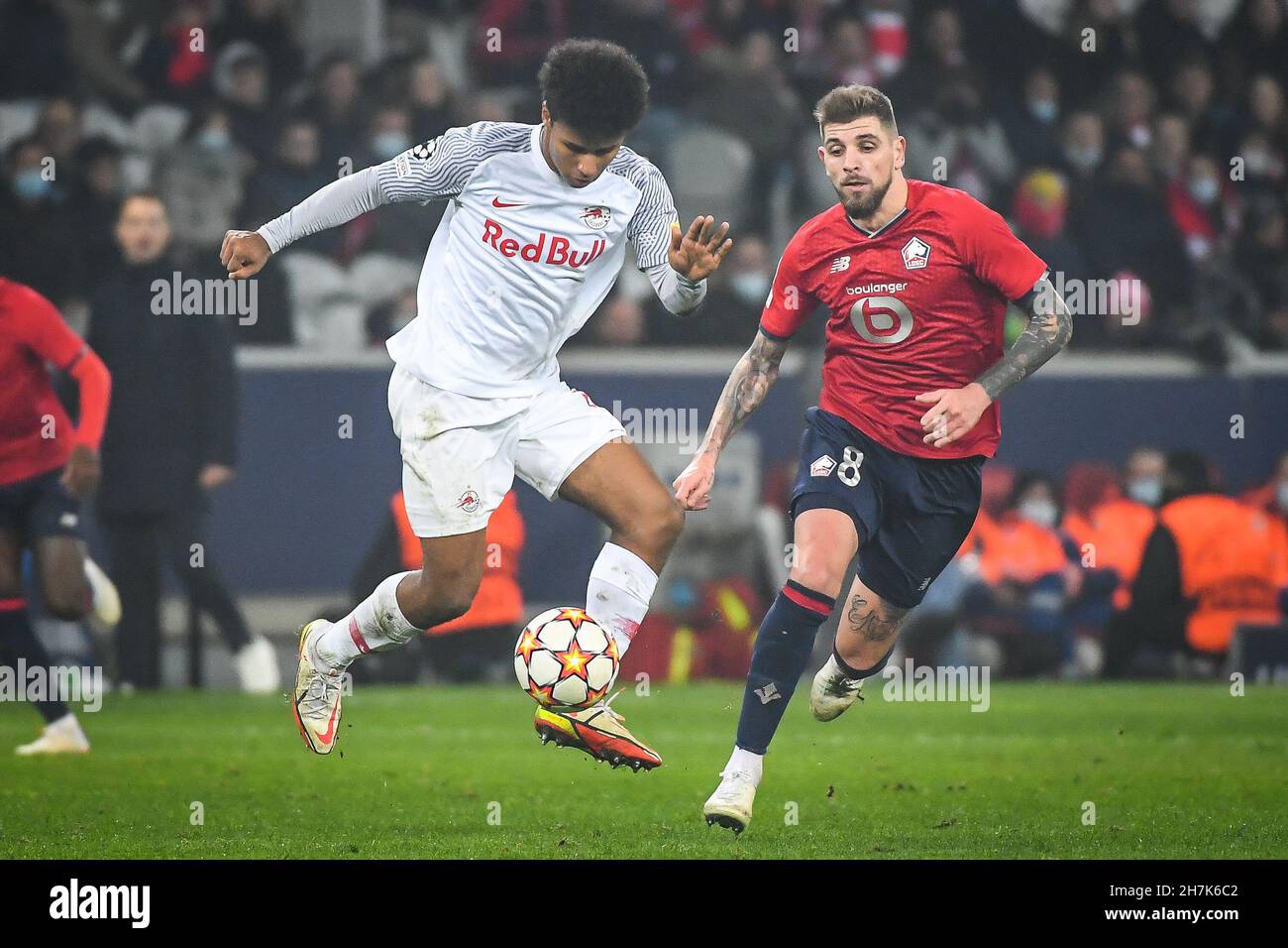 Lille, France, 23 novembre 2021, Karim ADEYEMI de RB Salzbourg et XEKA de Lille lors de la Ligue des champions de l'UEFA, match de football du Groupe G entre Lille LOSC et FC Salzburg le 23 novembre 2021 au stade Pierre Mauroy à Villeneuve-d'Ascq près de Lille, France - photo: Matthieu Mirville/DPPI/LiveMedia crédit:Agence photo indépendante/Alamy Live News Banque D'Images Lille, France, 23 novembre 2021, Karim ADEYEMI de RB Salzbourg et XEKA de Lille lors de la Ligue des champions de l'UEFA, match de football du Groupe G entre Lille LOSC et FC Salzburg le 23 novembre 2021 au stade Pierre Mauroy à Villeneuve-d'Ascq près de Lille, France - photo: Matthieu Mirville/DPPI/LiveMedia crédit:Agence photo indépendante/Alamy Live News Banque D'Images
