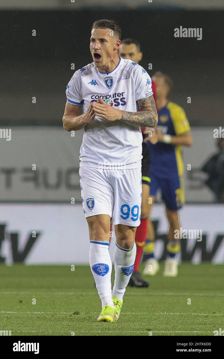 Vérone, Italie.22 novembre 2021.Verona (VR), Italia, 22 novembre 2021, Stadio Marc'Antonio Bentegodi, 13Â° giornata Campionato di calcio Serie A Tim 2021/2022, incontro tra le escadron dell'Hellas Verona e dell'Empoli FC, nella foto: 99 Andrea Pinamonti crédit: Independent photo Agency/Alay Live News Banque D'Images