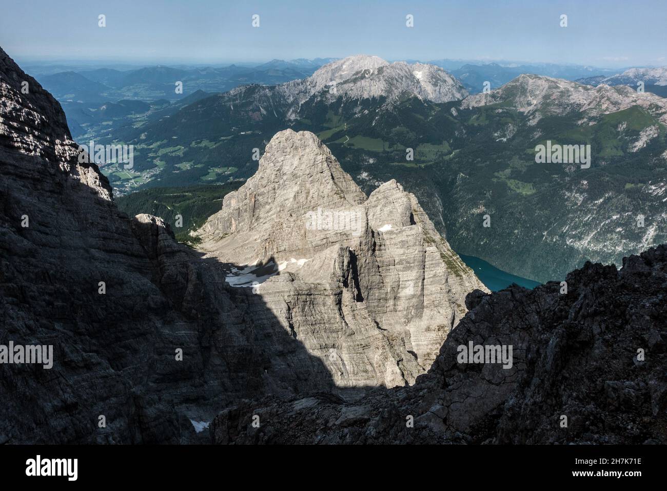 Vue depuis la face est de Watzmann jusqu'au Kleiner Watzmann et au Hohen Göll derrière, Alpes de Berchtesgaden, Bavière, Allemagne Banque D'Images