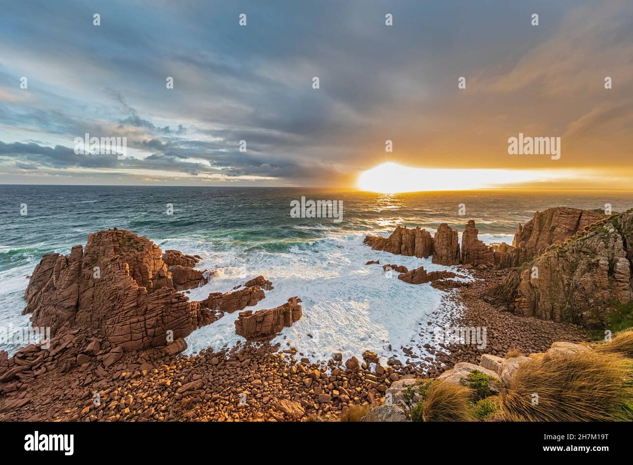 Coucher de soleil sur une piste de sable menant au point de vue de Pinnacles Banque D'Images