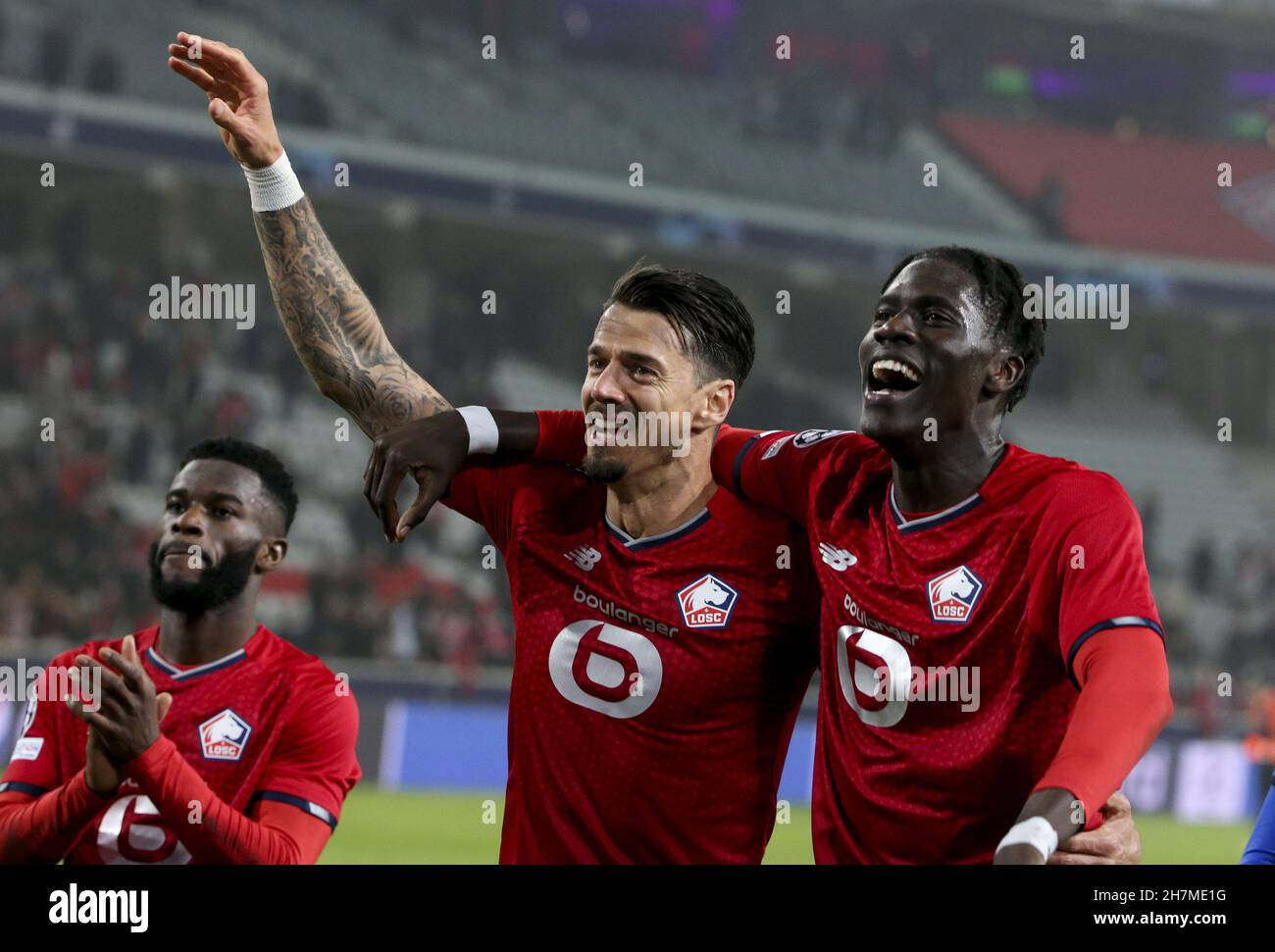 Lille, France, 23 novembre 2021, José fonte,Amadou Onana, de Lille, célèbre la victoire à la suite de la Ligue des champions de l'UEFA, du match de football du Groupe G entre l'OSC de Lille (LOSC) et le FC RB Salzburg le 23 novembre 2021 au stade Pierre Mauroy à Villeneuve-d'Ascq près de Lille, France - photo : Jean Catuffe/DPPI/LiveMedia crédit : Independent photo Agency/Alay Live News Banque D'Images