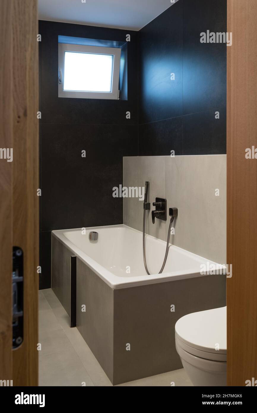 Intérieur de salle de bains de l'appartement moderne Banque D'Images