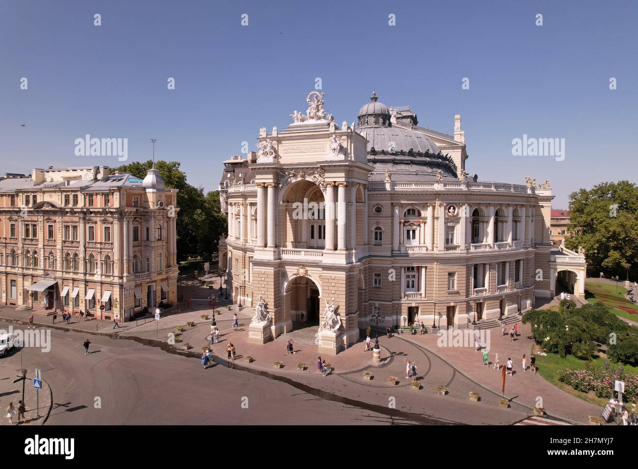 Vue aérienne, Théâtre académique national d'Opéra et de Ballet d'Odessa (Helix) volant au-dessus du Théâtre d'Opéra.Odessa, Ukraine Banque D'Images