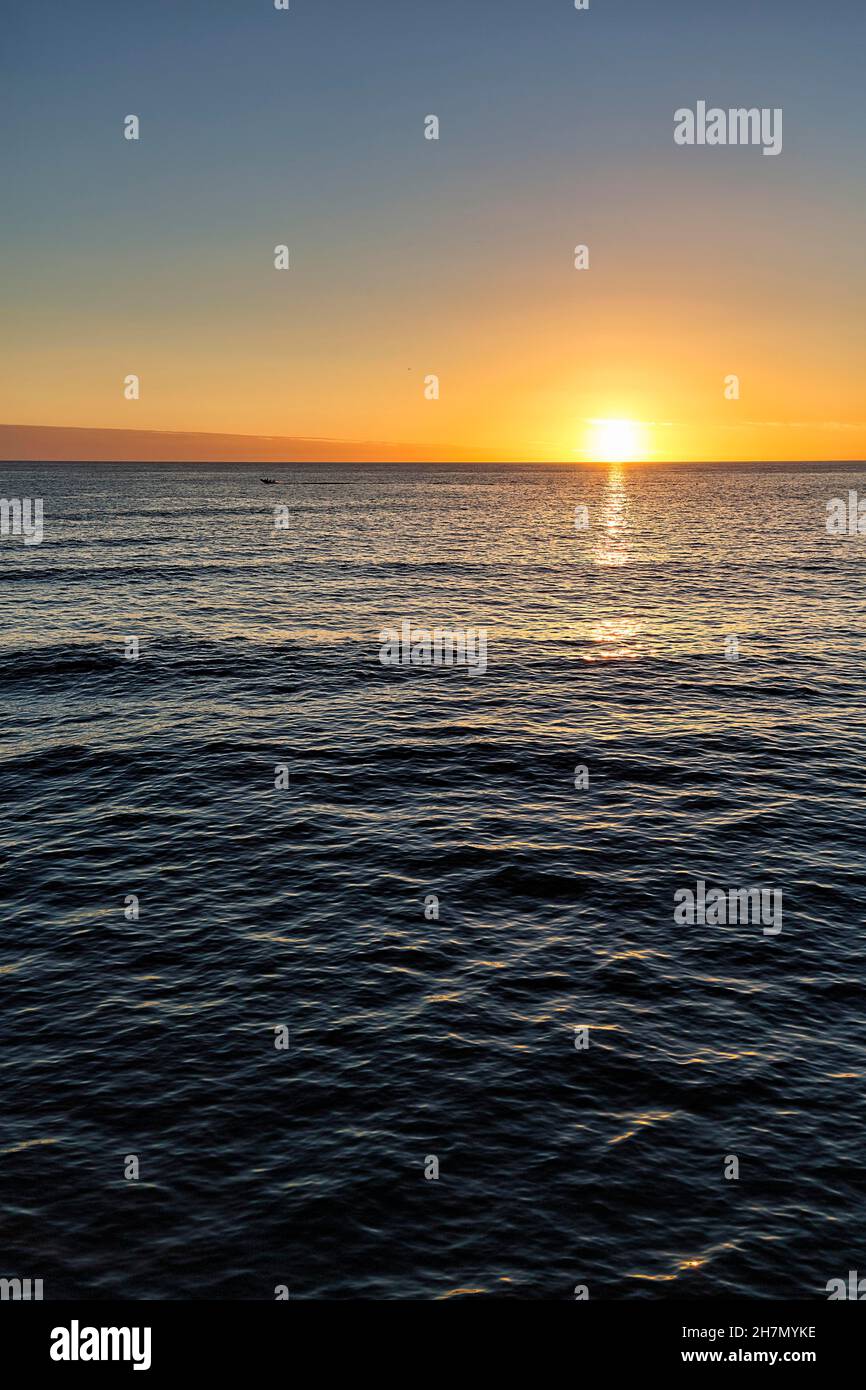 Coucher de soleil au bord de la mer, Cardigan Bay, Aberystwyth, Ceredigion, pays de Galles,Royaume-Uni Banque D'Images